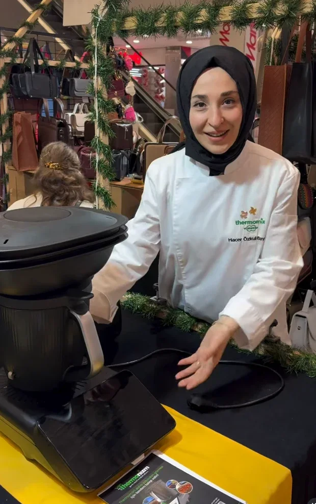 Hacer ÖZKUL BAYDAR Thermomix tanıtımında