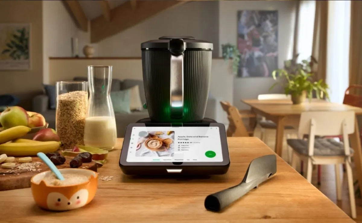 Ekranda tarif gösteren Thermomix TM7