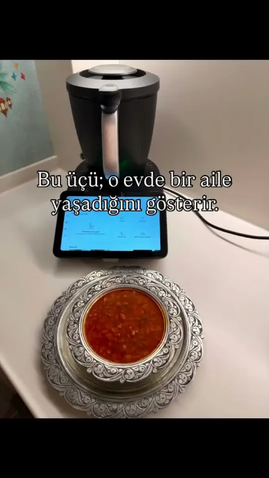 Allah bir evi çocuksuz, ihtiyarsız ve misafirsiz etmesin.