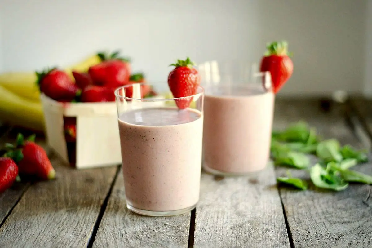 Çilekli Muzlu Smoothie tarifi
