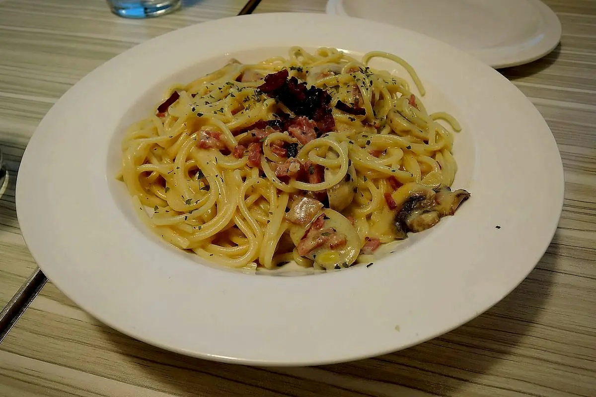 Kremalı Mantarlı Makarna tarifi