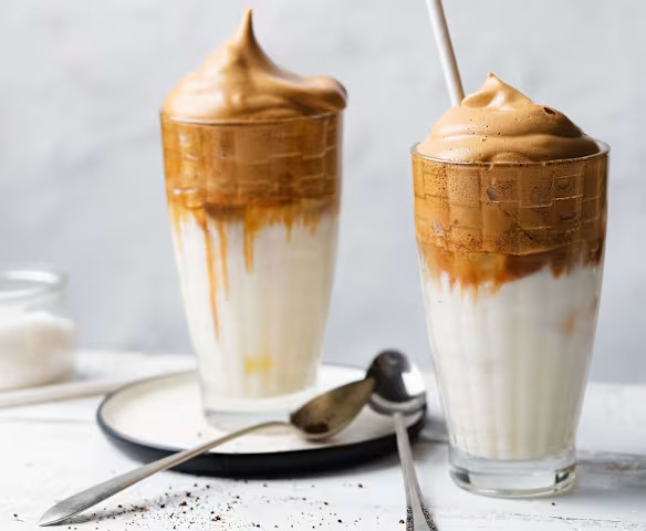 Dalgona Kahvesi (Yoğunlaştırılmış Şekerli Sütlü)